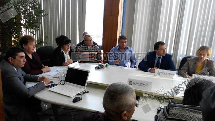 Експетти,местна власт и шефове от "Горубсо" дискутираха проблема на извънредна сесия днес