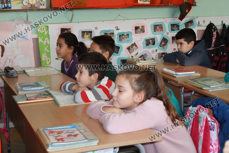 Каравеловци посрещнаха поетеса от Стара Загора