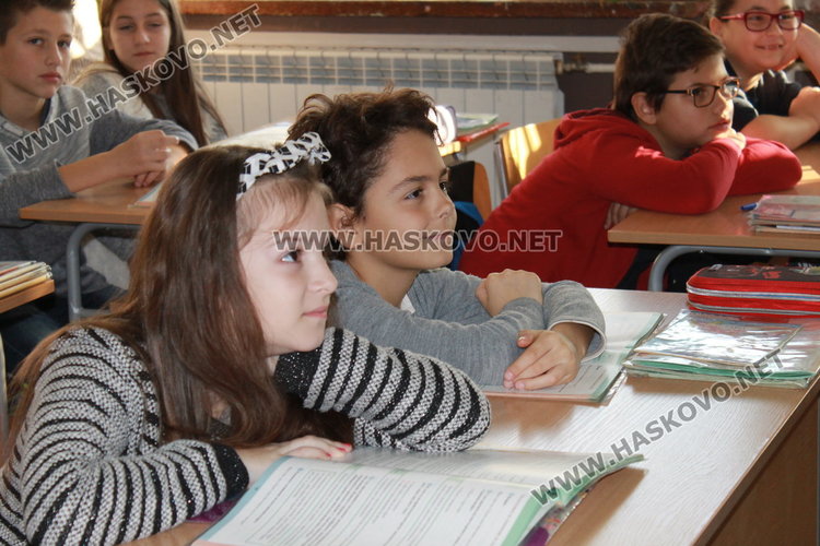 Каравеловци посрещнаха поетеса от Стара Загора