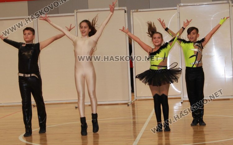 Певицата Ивана подкрепи "Мисия Надежда за Антон" в Димитровград