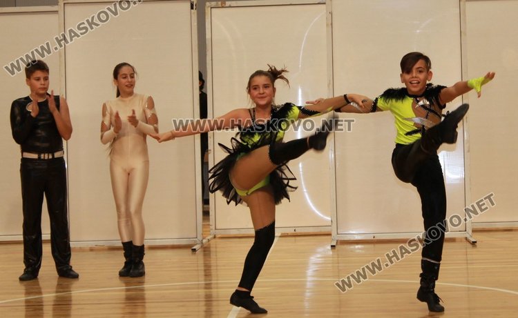 Певицата Ивана подкрепи "Мисия Надежда за Антон" в Димитровград