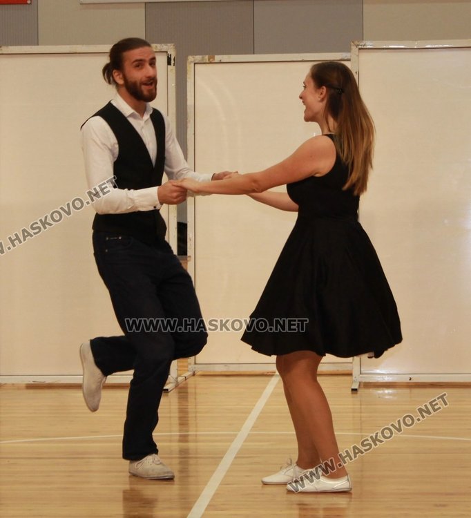 Певицата Ивана подкрепи "Мисия Надежда за Антон" в Димитровград