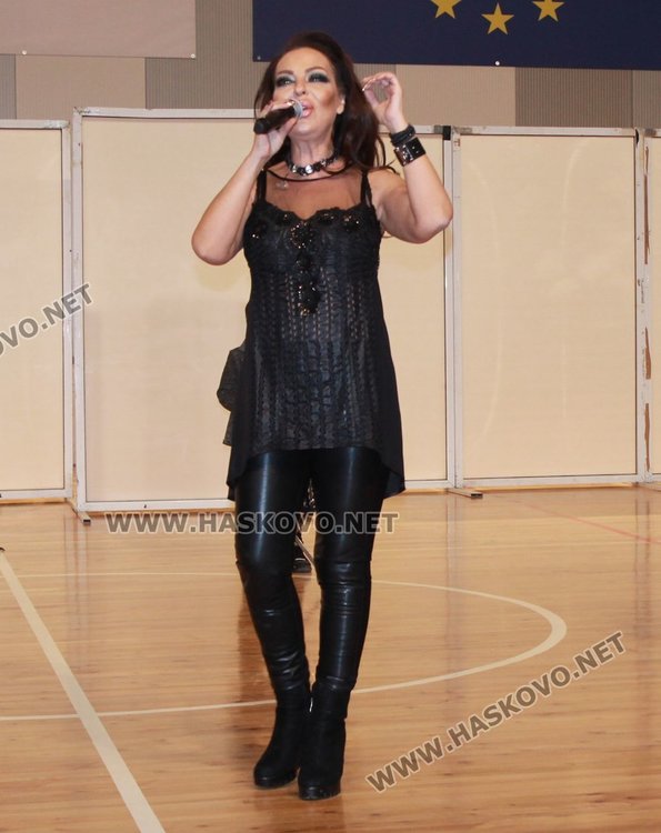 Певицата Ивана подкрепи "Мисия Надежда за Антон" в Димитровград