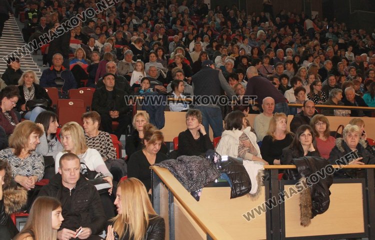 Певицата Ивана подкрепи "Мисия Надежда за Антон" в Димитровград