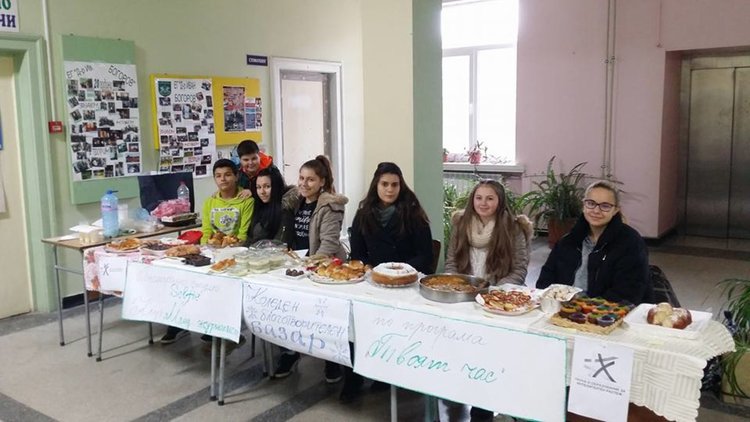 200 лв.набра Коледен благотворителен базар в Езиковата гимназия