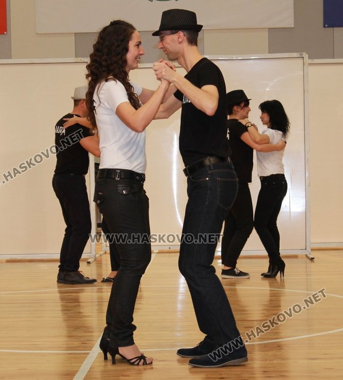 Певицата Ивана подкрепи "Мисия Надежда за Антон" в Димитровград