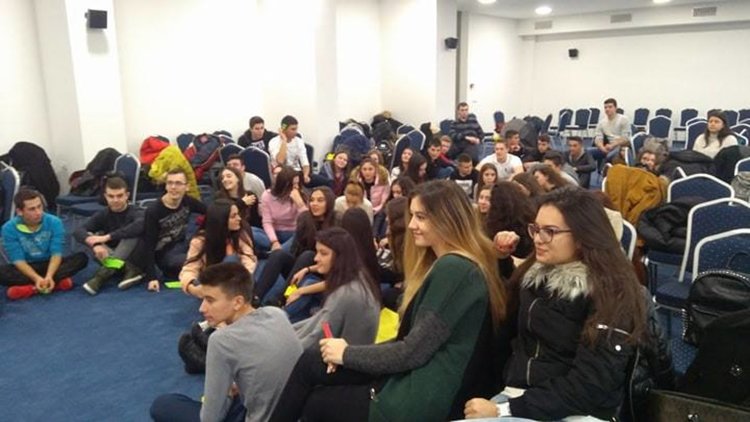 Младежи обсъждат междукултурния диалог в Кърджали