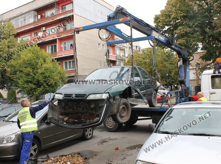 Акцията за вдигане на изоставени коли в Димитровград започна в края на септември месец, снимка-архив