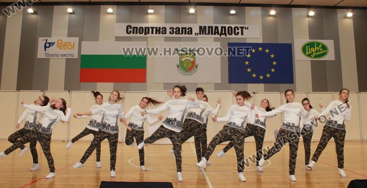 Певицата Ивана подкрепи "Мисия Надежда за Антон" в Димитровград