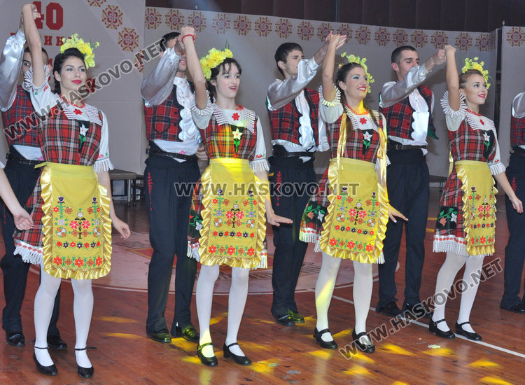 Грандиозен спектакъл за 40-годишнината на ансамбъл „Хасково”