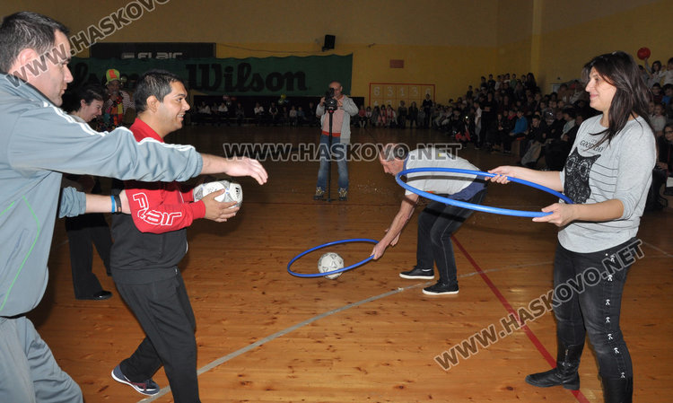 Над 200 деца отбелязаха с танци и игри Международния ден на хората с увреждания