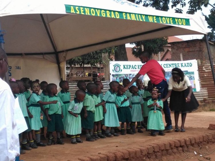 Жени от Асеновград ще направят за пореден път по-щастлива Коледата на сираци в Уганда 