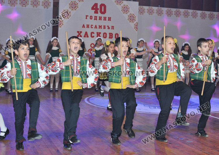 Грандиозен спектакъл за 40-годишнината на ансамбъл „Хасково”