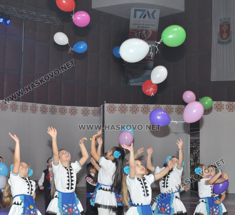 Грандиозен спектакъл за 40-годишнината на ансамбъл „Хасково”