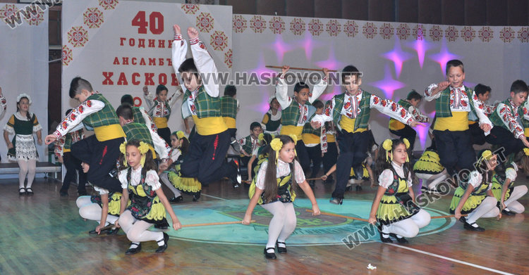 Грандиозен спектакъл за 40-годишнината на ансамбъл „Хасково”