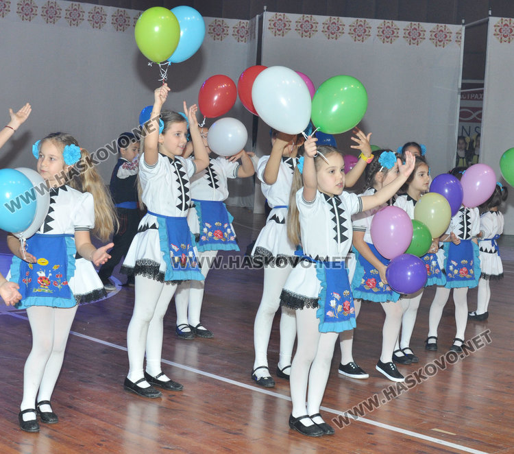 Грандиозен спектакъл за 40-годишнината на ансамбъл „Хасково”