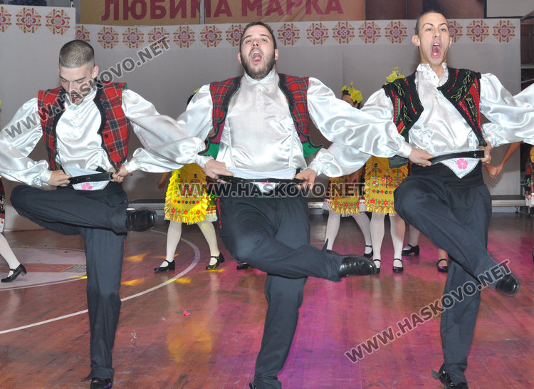 Грандиозен спектакъл за 40-годишнината на ансамбъл „Хасково”