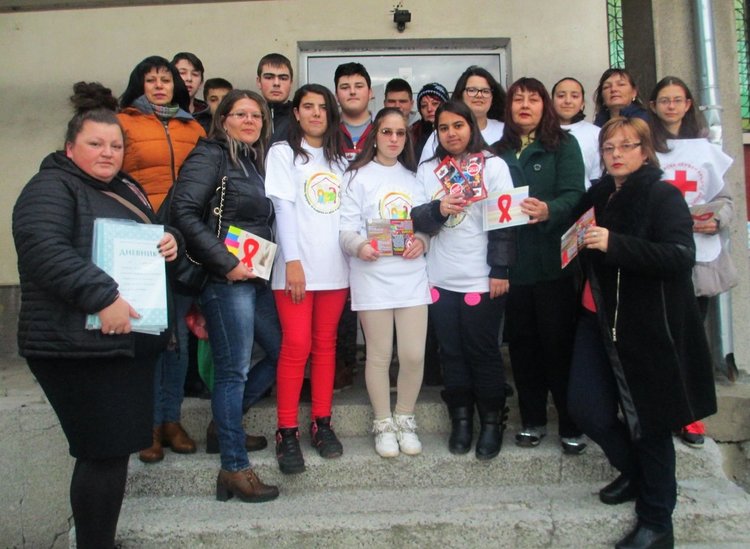  С поредица от инициативи възпитаниците на Професионална гимназия  "Проф. д-р Асен Златаров" отбелязаха Международния ден за борба срещу СПИН