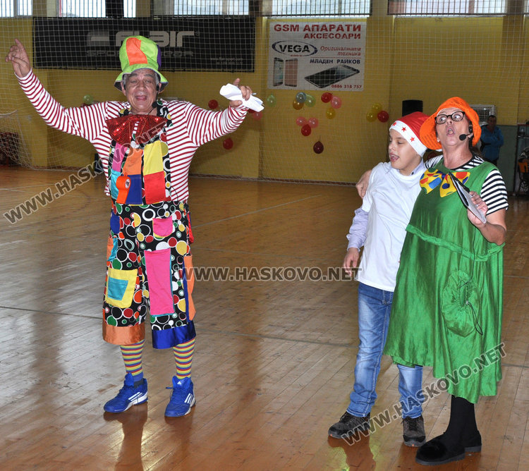Над 200 деца отбелязаха с танци и игри Международния ден на хората с увреждания