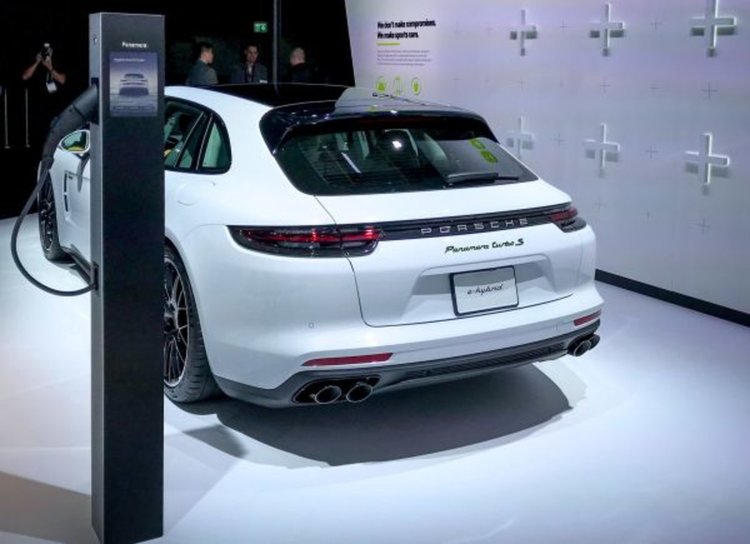 Porsche разкри най-мощното серийно комби в света