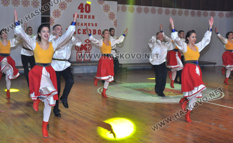 Грандиозен спектакъл за 40-годишнината на ансамбъл „Хасково”