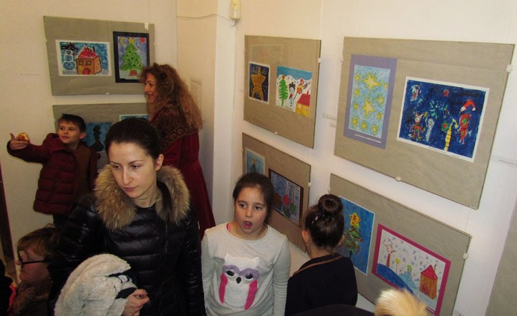Детска изложба набира още средства за второкласничката Габи