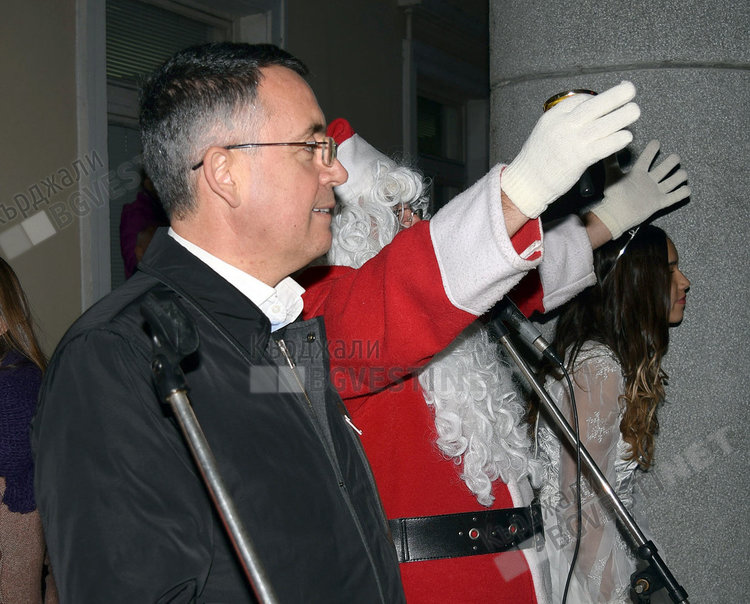 Коледната елха в Кърджали грейва на 6 декември, общината с програма