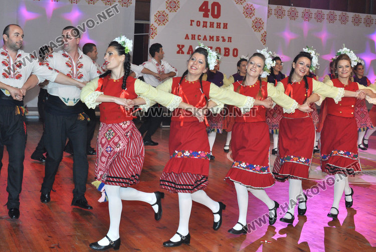 Грандиозен спектакъл за 40-годишнината на ансамбъл „Хасково”