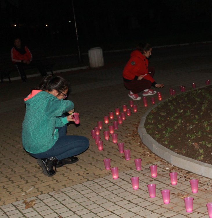 Със светеща панделка по традиция бе отбелязан деня срещу СПИН в Димитровград