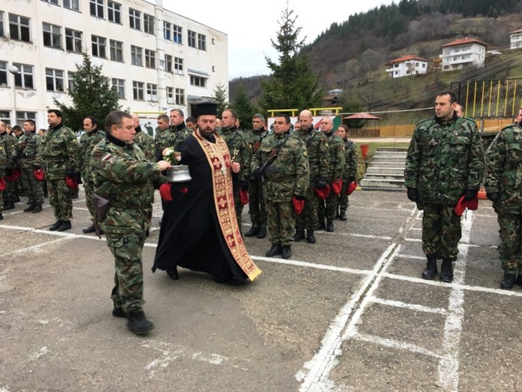 С военен и църковен ритуал официално обявиха преобразуването на батальона в 101 Алпийски полк
