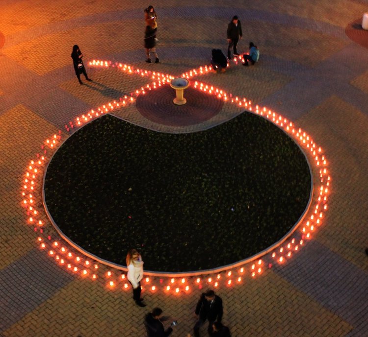 Със светеща панделка по традиция бе отбелязан деня срещу СПИН в Димитровград