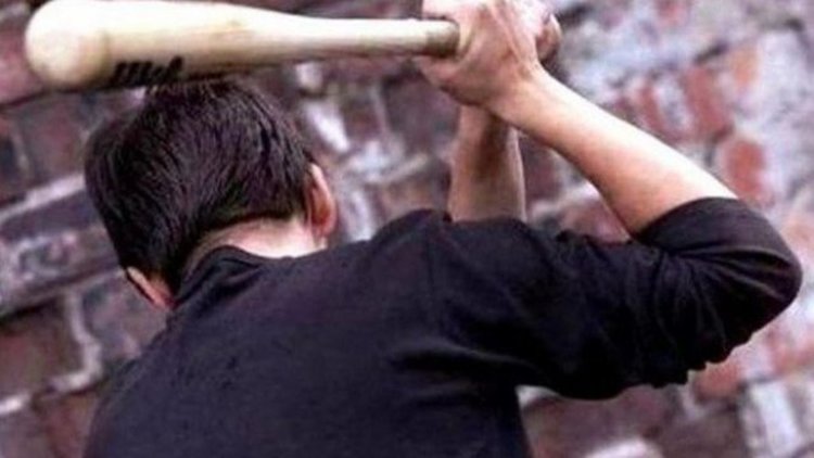 Бизнесмен троши с бухалка посудата на елитен ресторант в Кърджали за един бон