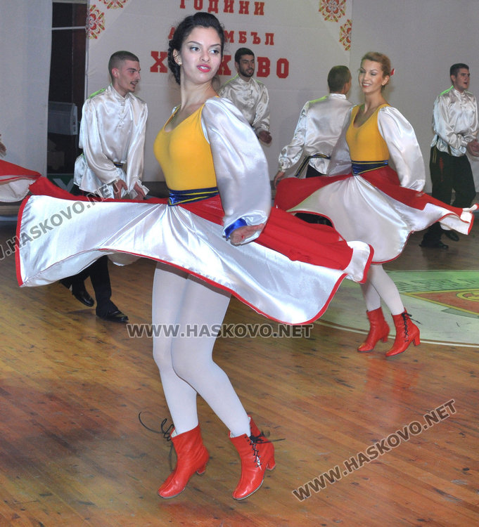 Грандиозен спектакъл за 40-годишнината на ансамбъл „Хасково”