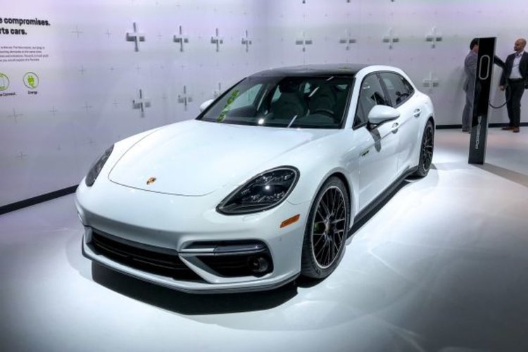 Porsche разкри най-мощното серийно комби в света