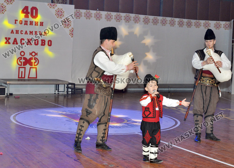 Грандиозен спектакъл за 40-годишнината на ансамбъл „Хасково”