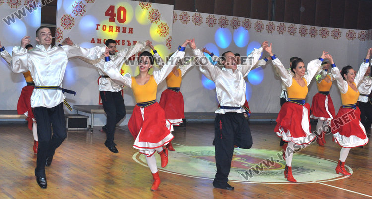 Грандиозен спектакъл за 40-годишнината на ансамбъл „Хасково”
