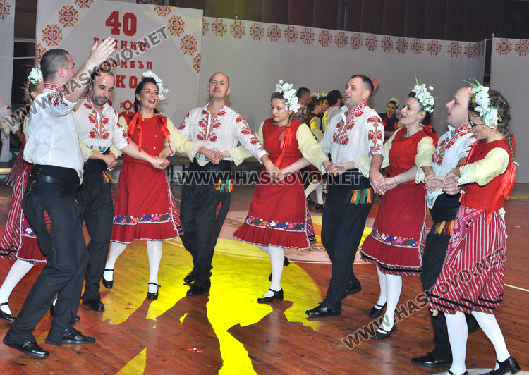 Грандиозен спектакъл за 40-годишнината на ансамбъл „Хасково”