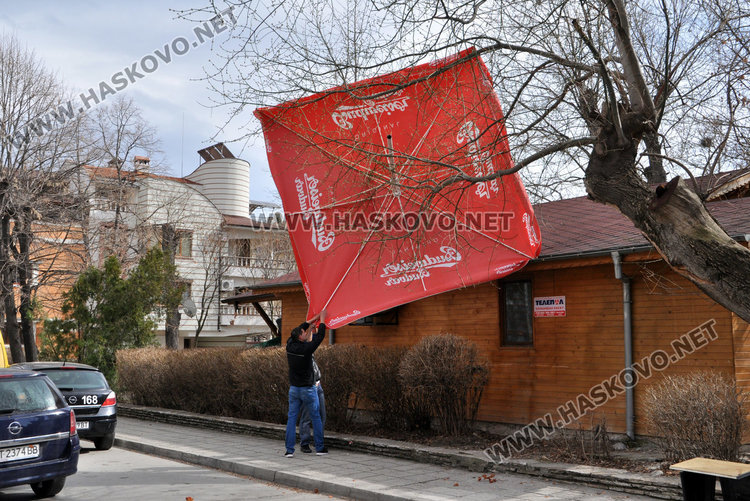 Жълт код за дъжд и вятър в Хасковско, живакът стига 15 градуса