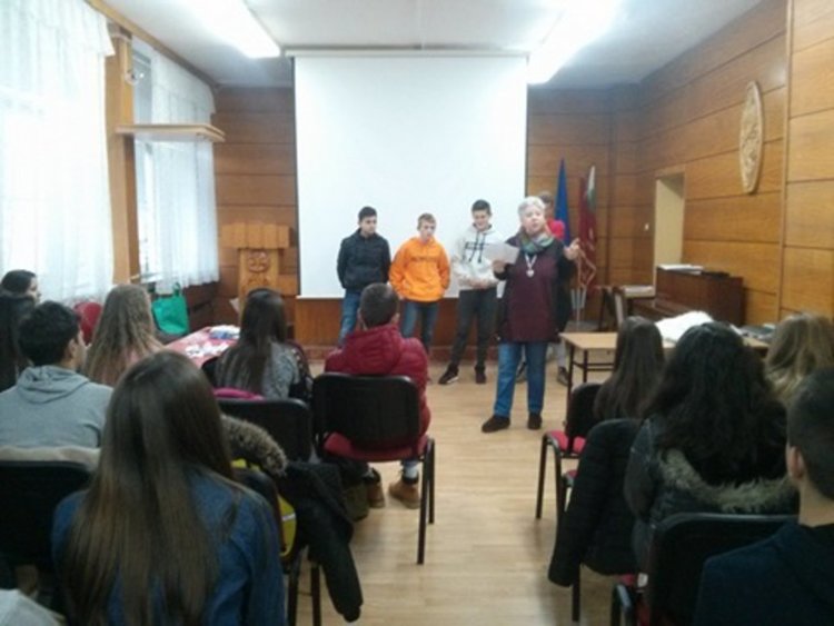 Анти-СПИН дискусия в "Славейков" със специалист