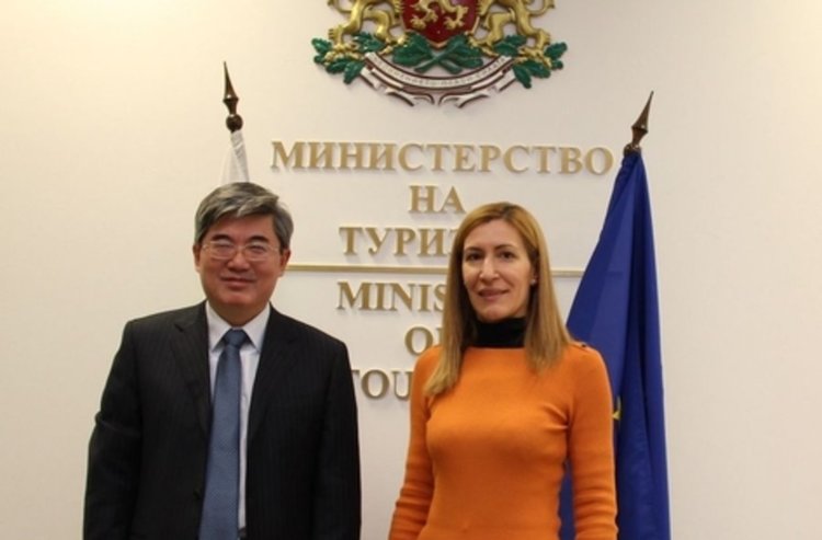 Министър Ангелкова: Подготвя се туристически форум на България в Пекин през 2018 г.
