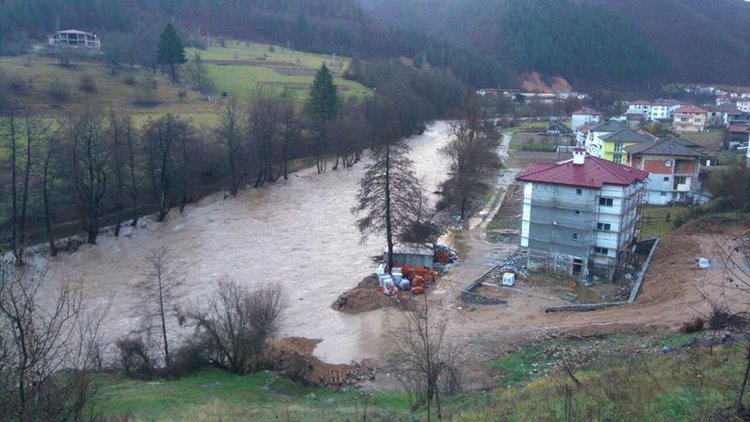 Реката между Долен и Горен Смилян