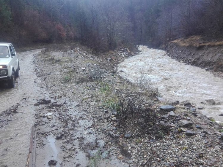 Пътят за Киселчово е проходим, твърди жител на Могилица