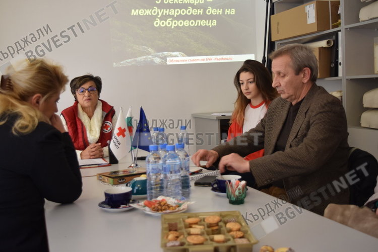 Доброволците на БЧК в областта заработиха 600 работни дни безвъзмездно, утре празнуват Деня на доброволеца