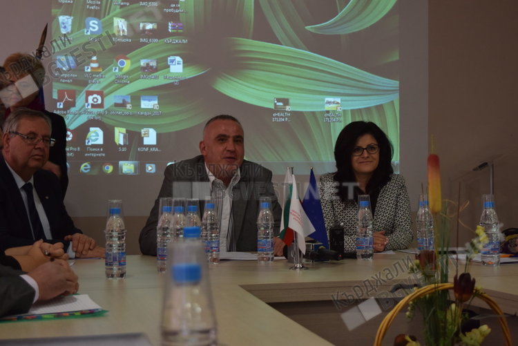 Оборудват ЦСМП-Кърджали с мобилни кабинети и техника на световно ниво без аналог в страната