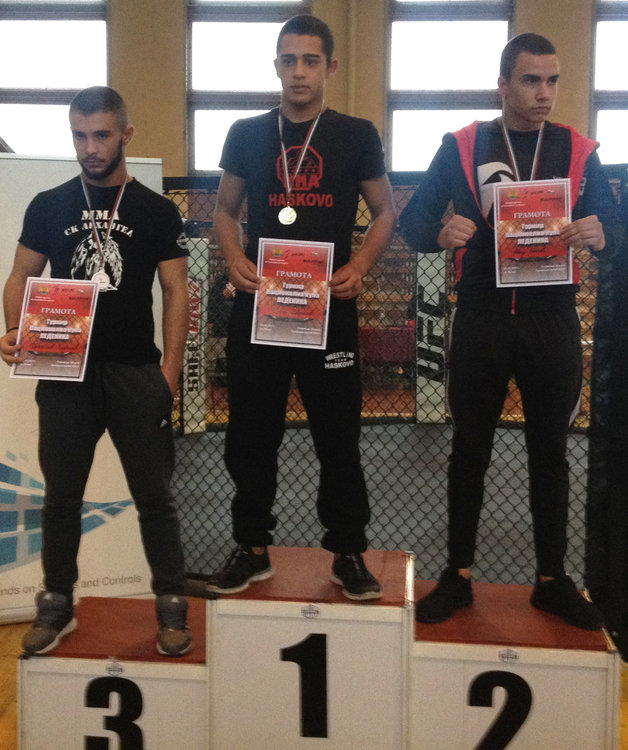 8 медала за бойците на „ММА Хасково“, 18-годишна дебютира със сребро