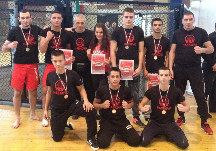 8 медала за бойците на „ММА Хасково“, 18-годишна дебютира със сребро