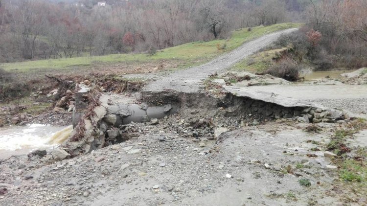 Поройният дъжд нанесе щети по инфраструктурата на община Кирково