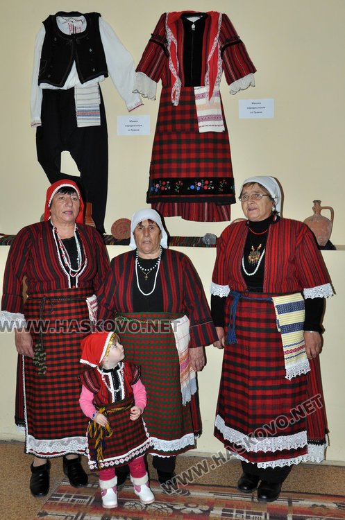 2-годишната Алекс гони болестите с фолклор на Варвара