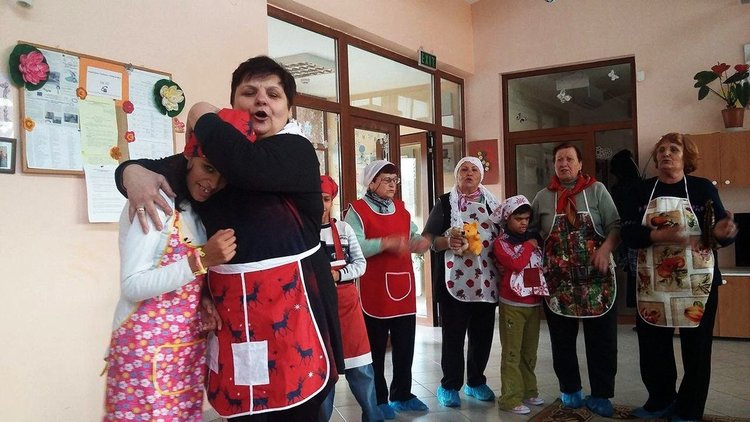 Потребителите от център "Дъга" организираха кулинарен празник