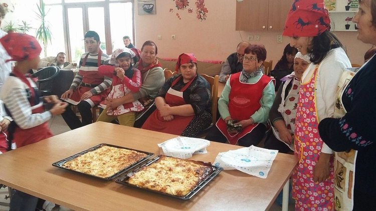 Потребителите от център "Дъга" организираха кулинарен празник